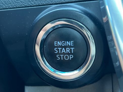 Used 2017 Toyota Camry XLE image 24