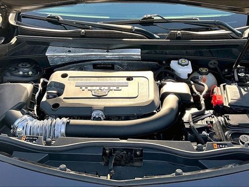 Used 2023 Cadillac XT4 Premium Luxury image 9