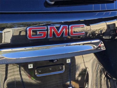 Certified 2022 GMC Terrain SLT w/ Infotainment Package II image 9