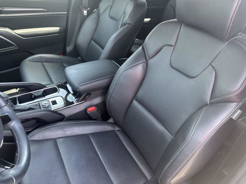 Used 2025 Kia Telluride S FWD image 13
