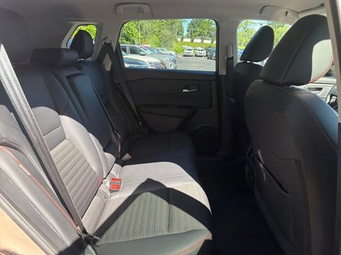 Used 2025 Nissan Rogue SV AWD/4WD image 40