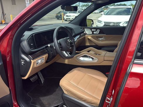 Used 2025 Mercedes-Benz GLS 450 4MATIC image 5