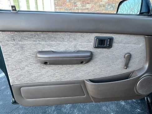 Used 1998 Toyota Tacoma 2WD Xtracab image 9