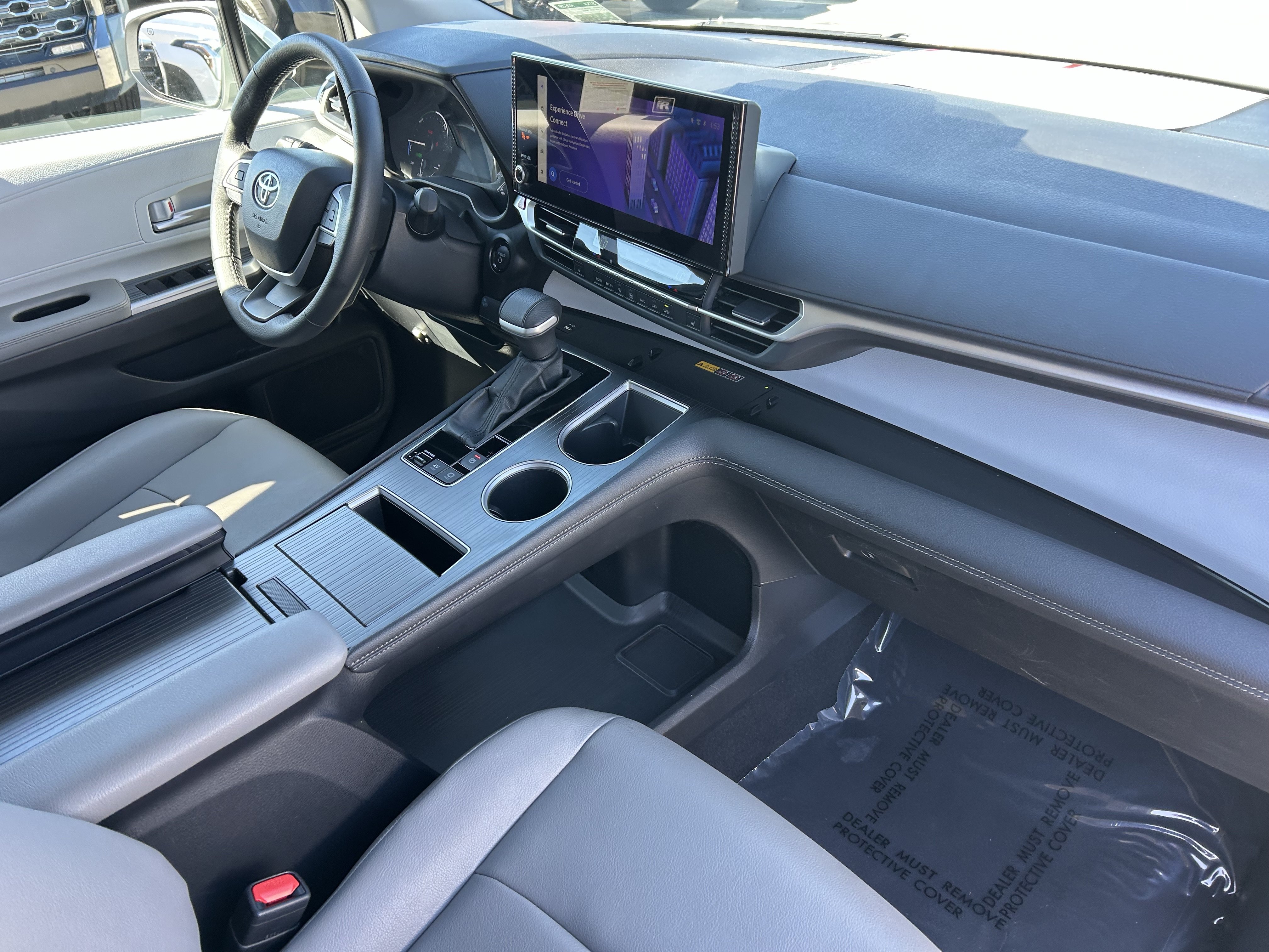 Certified 2026 Toyota Sienna XLE FWD image 9