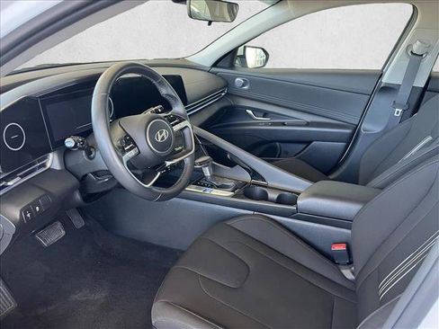 Used 2025 Hyundai Elantra SEL FWD image 9