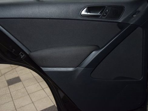 Used 2017 Volkswagen Tiguan Limited w/ Premium Package image 40