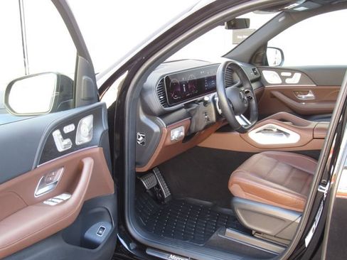 Certified 2024 Mercedes-Benz GLS 450 4MATIC image 8
