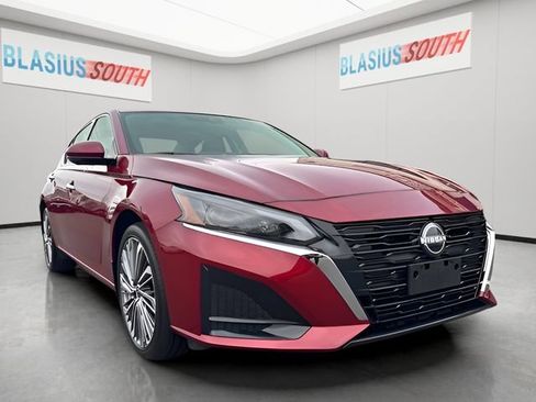 Used 2024 Nissan Altima 2.5 SL AWD/4WD image 1