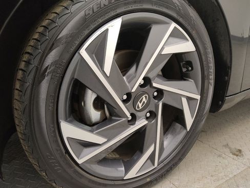 Used 2025 Hyundai Elantra SEL image 31