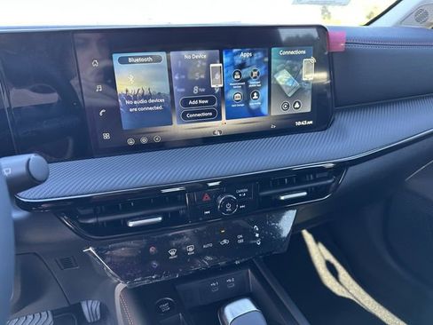 New 2026 Nissan Kicks SR FWD image 13