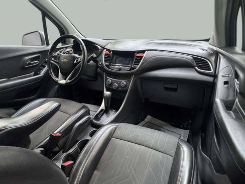Used 2019 Chevrolet Trax LT w/ LT Convenience Package AWD/4WD image 9