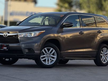 Used 2016 Toyota Highlander LE