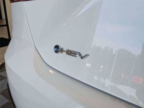 Certified 2025 Toyota Camry SE FWD image 8