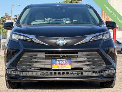 Used 2024 Toyota Sienna LE image 9