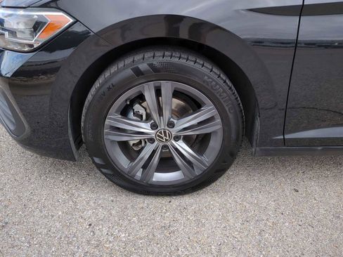 Used 2024 Volkswagen Jetta SE image 32