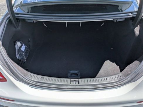 Used 2018 Mercedes-Benz E 400 4MATIC Sedan image 10