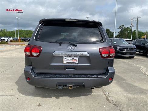 Used 2018 Toyota Sequoia Limited w/ Safety & Convenience Package image 6