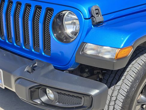 Used 2021 Jeep Wrangler Unlimited Sahara AWD/4WD image 10