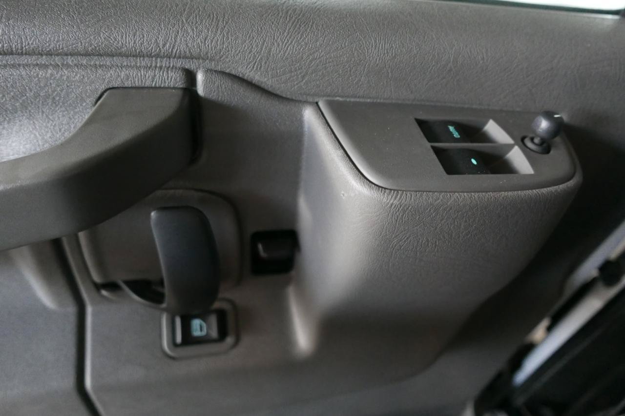 Used 2018 Chevrolet Express 2500 w/ Driver Convenience Package RWD image 14