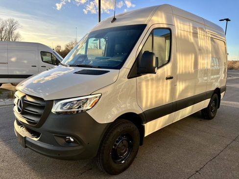 New 2025 Mercedes-Benz Sprinter 2500 image 9