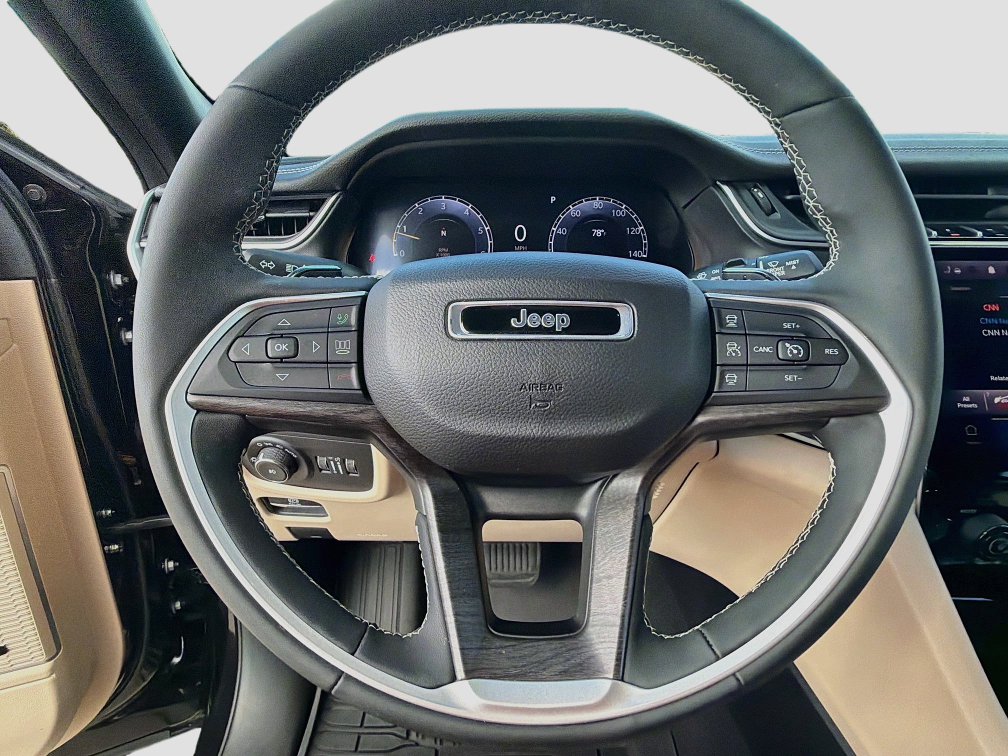Used 2023 Jeep Grand Cherokee L Limited w/ Luxury Tech Group II AWD/4WD image 11