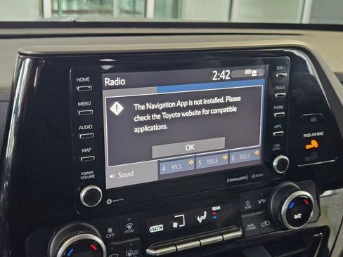 Used 2022 Toyota Highlander LE AWD/4WD image 18