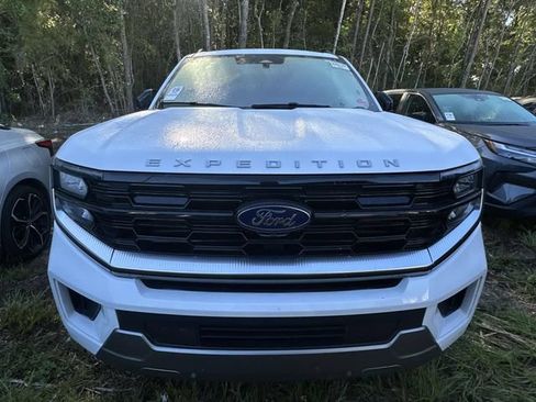 Used 2025 Ford Expedition Max Platinum AWD/4WD image 13