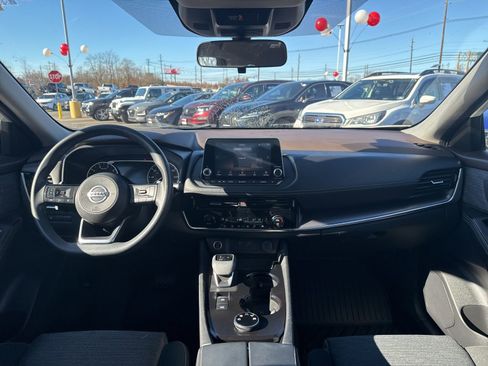 Used 2021 Nissan Rogue SV image 18