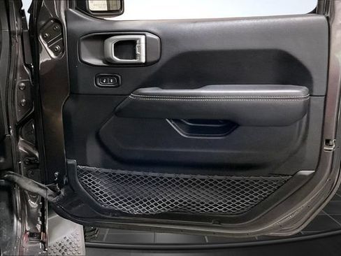 Used 2018 Jeep Wrangler Unlimited Sahara AWD/4WD image 25