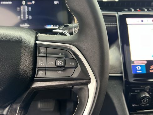 Used 2024 Jeep Grand Cherokee Limited w/ Luxury Tech Group II image 36