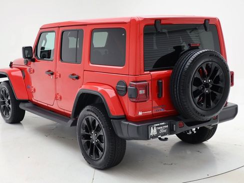 Used 2025 Jeep Wrangler Unlimited Sahara AWD/4WD image 7