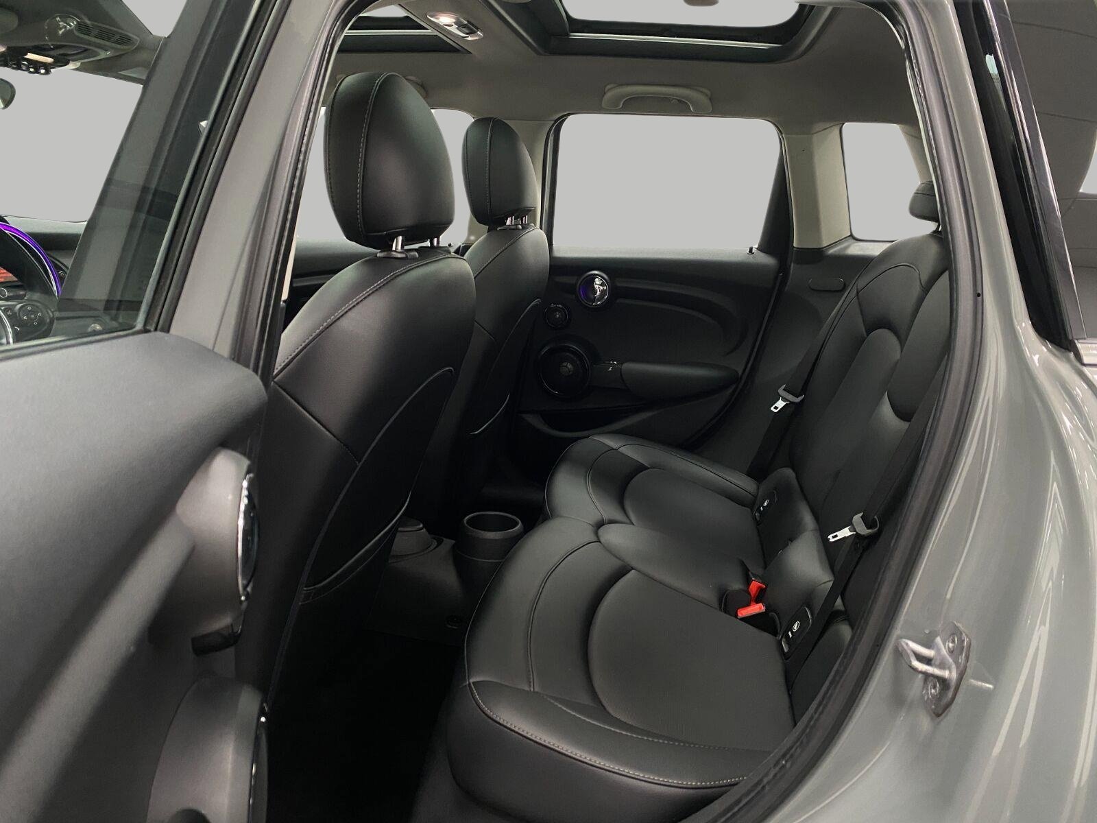 Used 2015 MINI Cooper 4-Door Hardtop FWD image 21