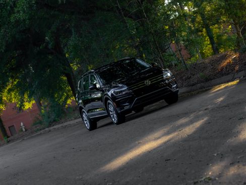 Used 2018 Volkswagen Tiguan SE FWD image 44