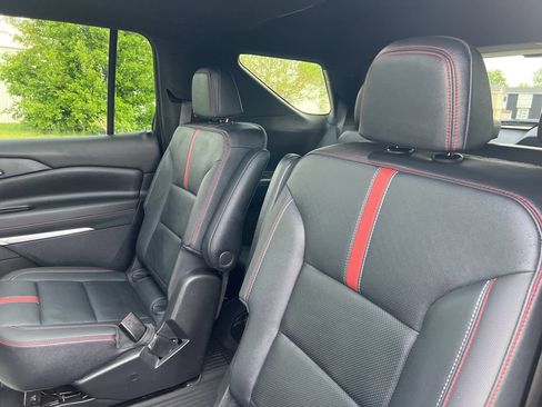 Used 2024 Chevrolet Traverse RS w/ LPO, Floor Liner Package AWD/4WD image 40