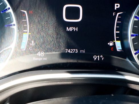 Used 2023 Chrysler Pacifica Touring-L FWD image 32
