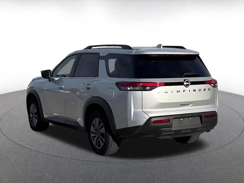 Used 2025 Nissan Pathfinder SV image 10