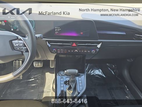 Used 2025 Kia Niro SX Touring FWD image 18