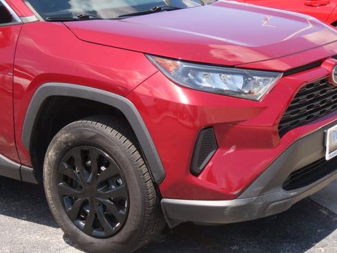 Used 2020 Toyota RAV4 LE FWD image 6