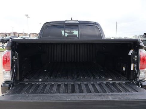 Used 2016 Toyota Tacoma Limited w/ Towing Package image 8