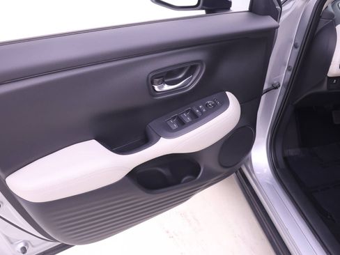 Certified 2025 Honda HR-V LX image 10