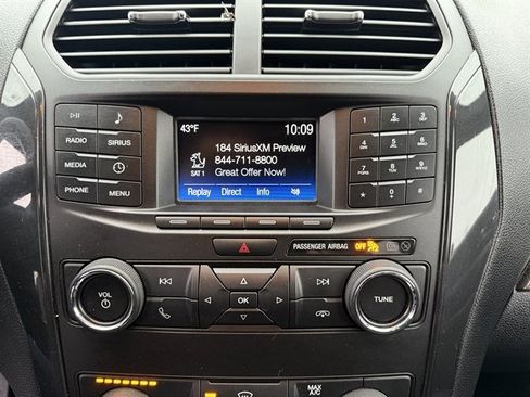 Used 2018 Ford Explorer XLT image 27