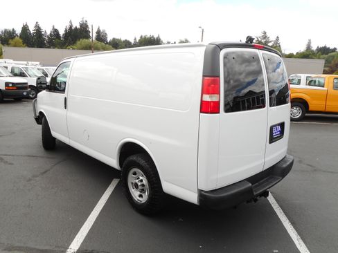 Used 2013 GMC Savana 3500 w/ Power Package RWD image 10