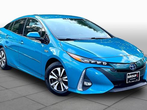 Certified 2017 Toyota Prius Prime Advanced FWD image 3