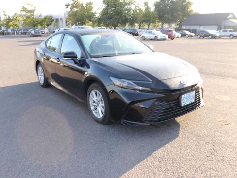 Used 2025 Toyota Camry LE FWD image 3