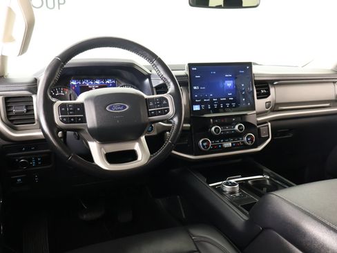 Used 2024 Ford Expedition Max XLT RWD image 2