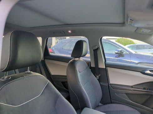 Certified 2023 Volkswagen Taos SE FWD image 7