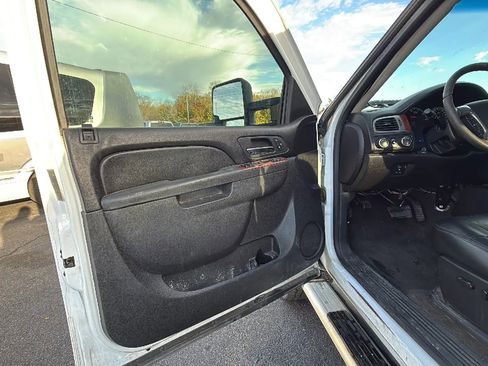 Used 2012 GMC Sierra 3500 SLT w/ SLT Convenience Package image 9