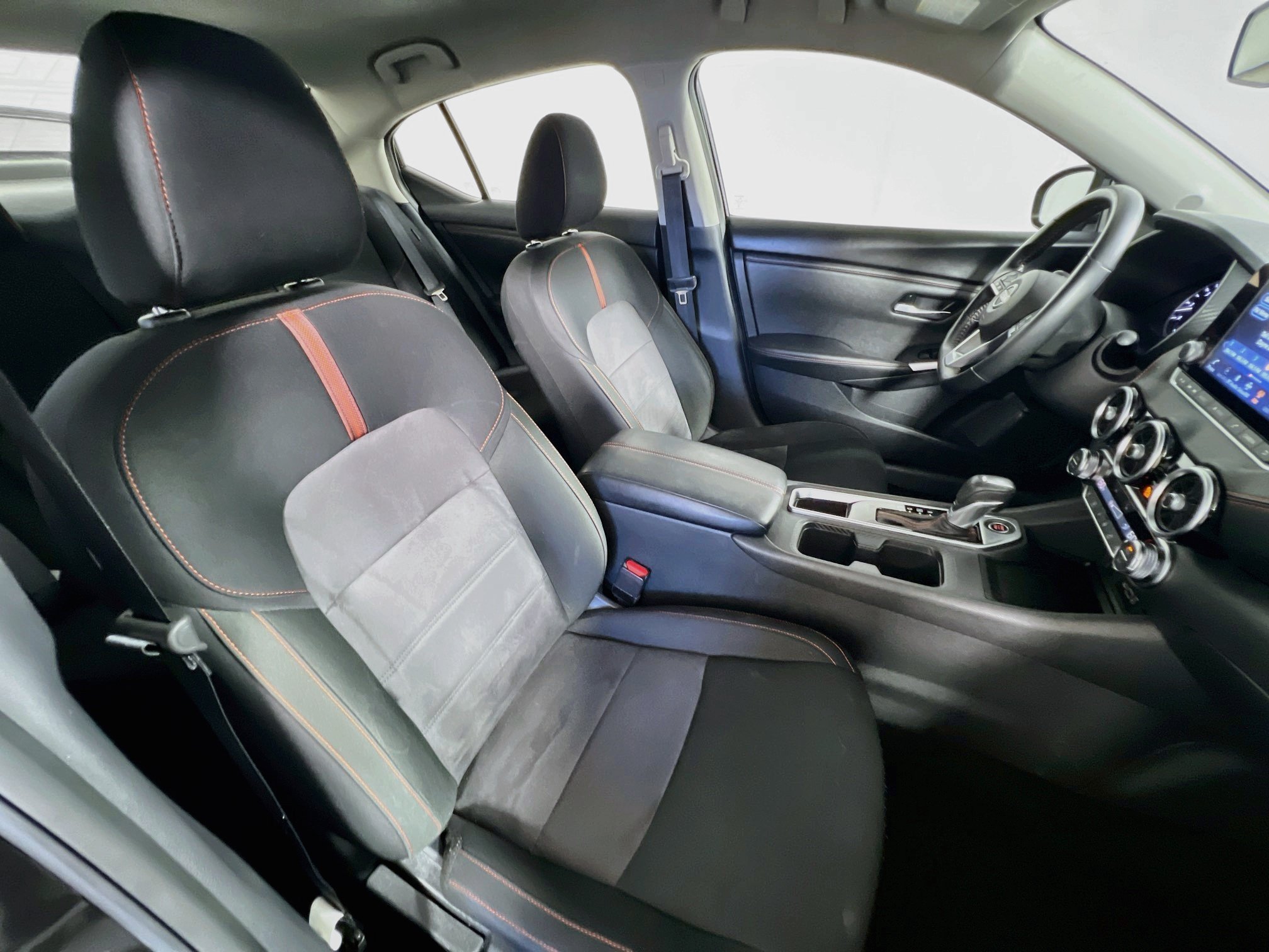 Used 2025 Nissan Sentra SR FWD image 30