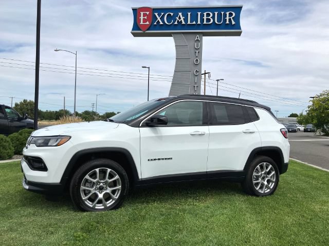 Used 2025 Jeep Compass Limited AWD/4WD image 5