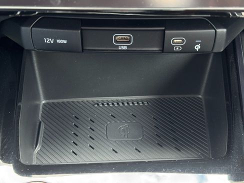 Used 2025 Kia Niro EX FWD image 26